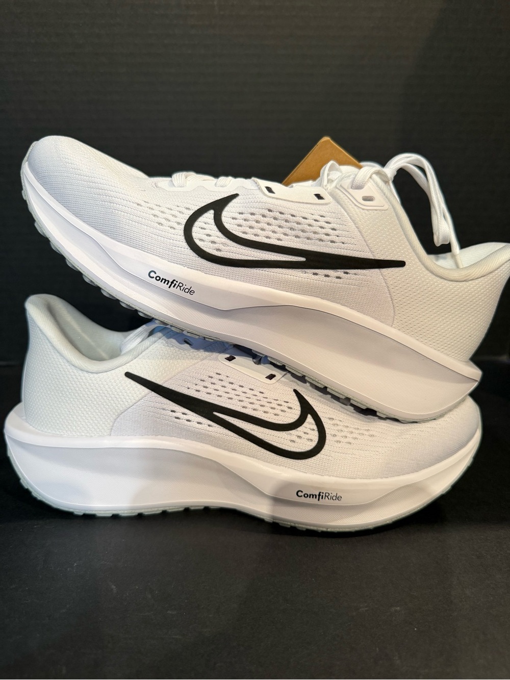 Nike women’s Quest 5 ComfiRide Running Shoes - White/Black size 9W